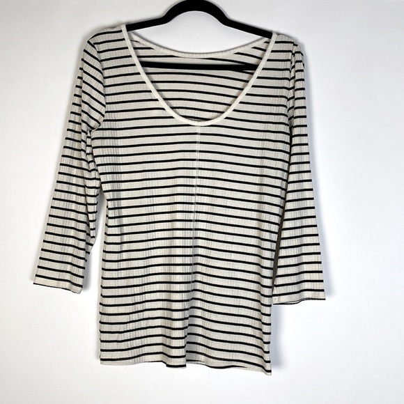 H&M Classic Striped Low Back 3/4 Sleeve Tee! Medium to large - Picture 2 of 3